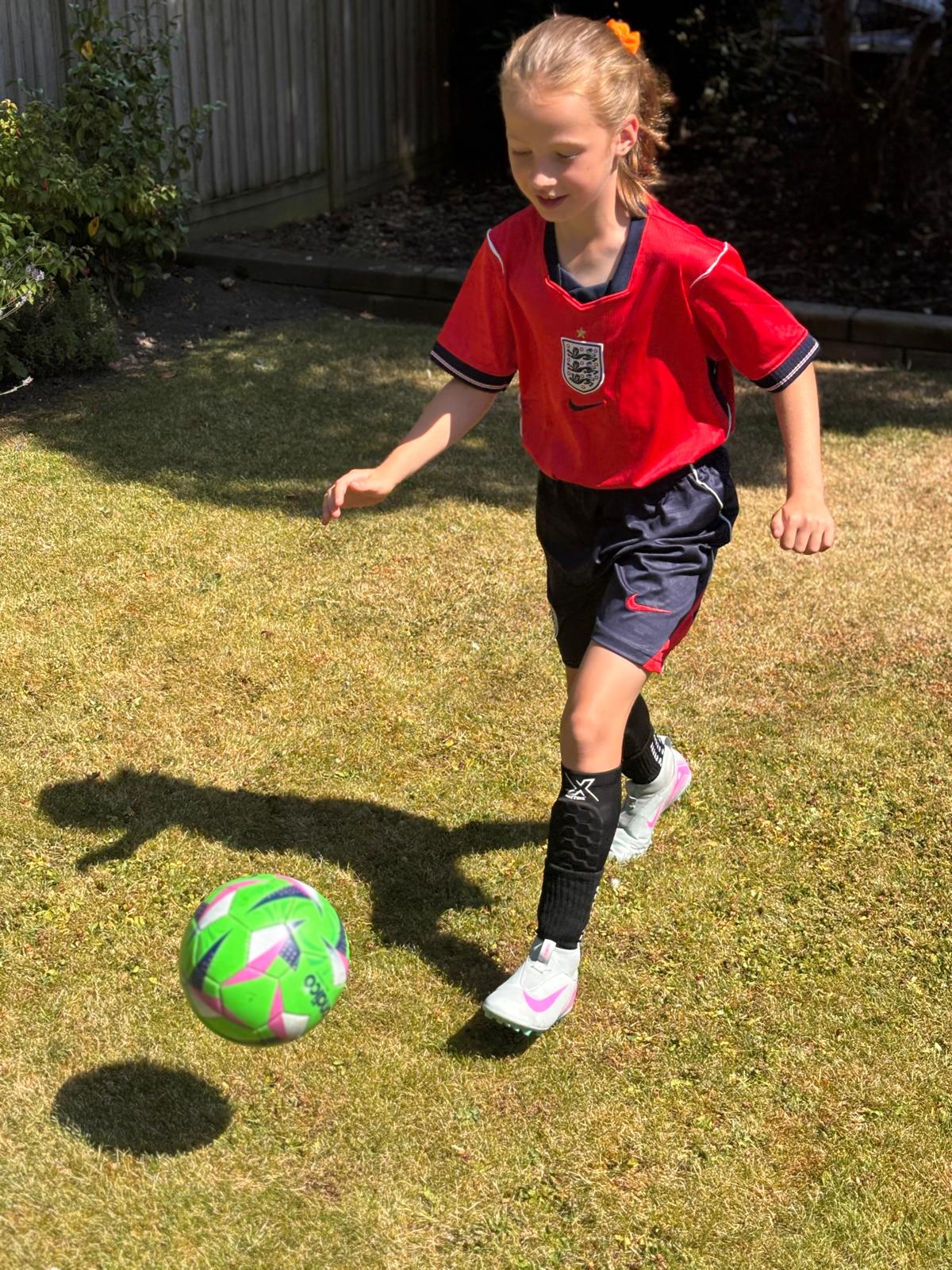 Hattrix Junior Matchday Pro Shin Pads
