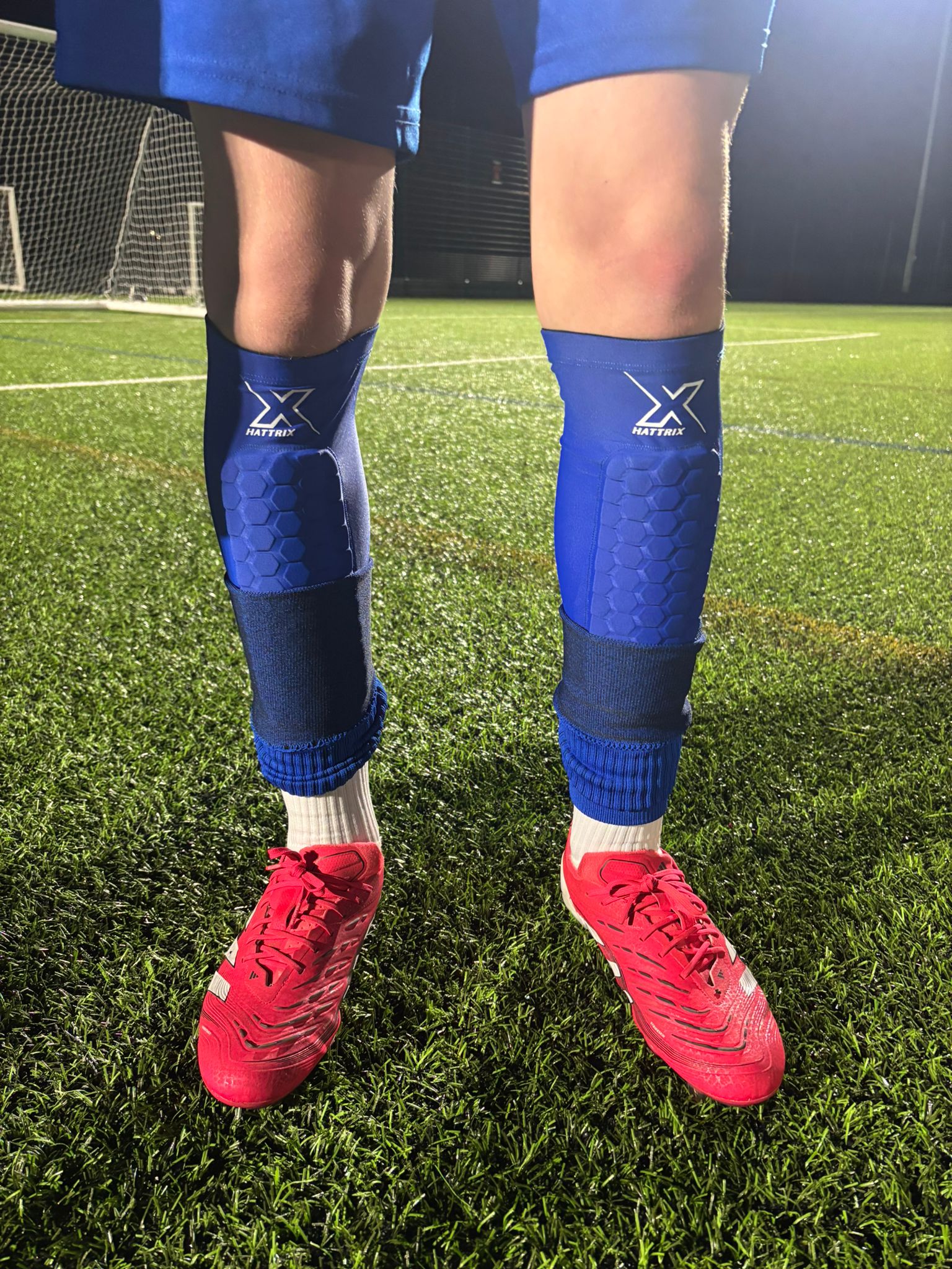 Hattrix Junior Matchday Pro Shin Pads ( 7-12 )